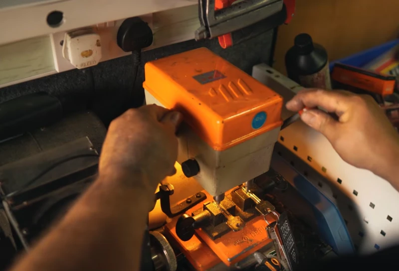Speedy Locksmith technician